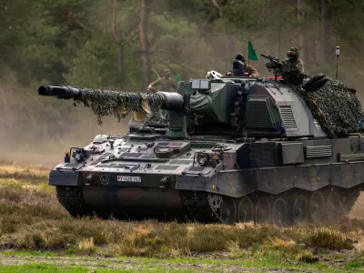 FILED - 10 May 2022, Munster: A self-propelled howitzer 2000 (PzH 2000) of the Bundeswehr (German Armed Forces) circulates during maneuvers near the city of Munster. Photo: Philipp Schulze/dpa