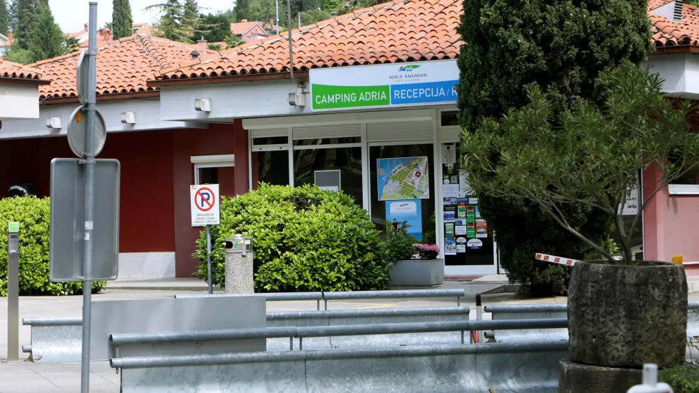 Občina Ankaran želi s selitvijo kampa omogočiti povezavo centra z morjem. Foto: Tomaž Skale&nbsp;