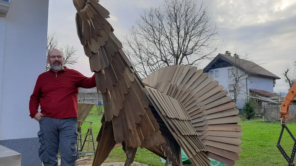 Pri vsakem delu so ključni predano učenje, izku&scaron;nje in iskrenost, poudarja ledni mojster, rezbar in pek Miro Rismondo.