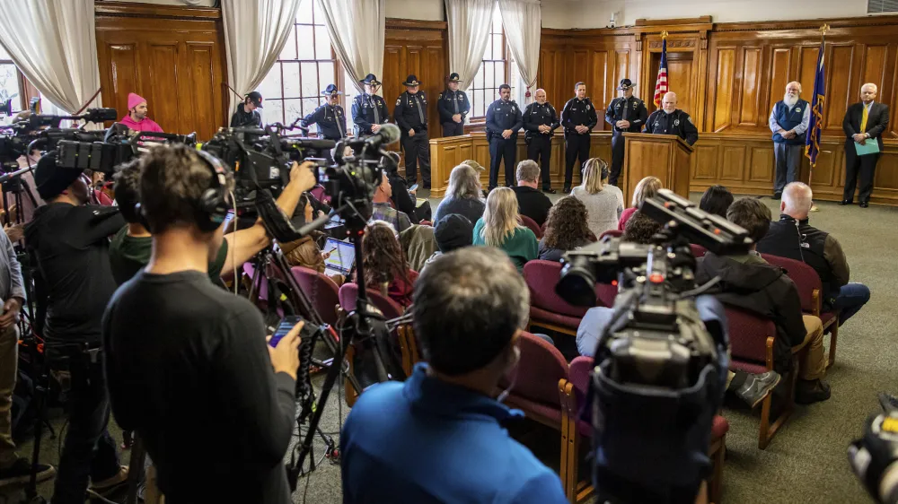 Na tiskovni konferenci policije v Moscowu se je trlo novinarjev. Zaradi malo znanega je namreč primer več tednov razburjal ameri&scaron;ko javnost.