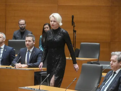 predsednica DZ Ur&scaron;ka Klakočar Zupančič, - 22.12.2022 &ndash; Državni zbor &ndash; Slavnostna seja DZ - prisega novoizvoljene predsednice republike Nata&scaron;e Pirc Musar in vpis v Zlato knjigo//FOTO: Nik Erik Neubauer