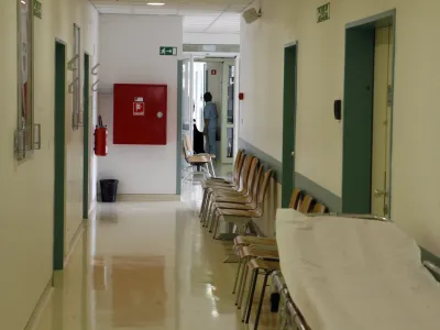 - zdravstvo - Zdravstveni dom Vič - čakalnica - Splo&scaron;na stavka dela javnega sektorja 2012 zaradi varčevalnih ukrepov vlade - sodelovalo med 80.000 in 90.000 javnih uslužbencev v dejavnostih &scaron;olstva, vzgoje, zdravstva, socialnega varstva, policije in veterine. protest-javni uslužbenci //FOTO: Bojan Velikonja