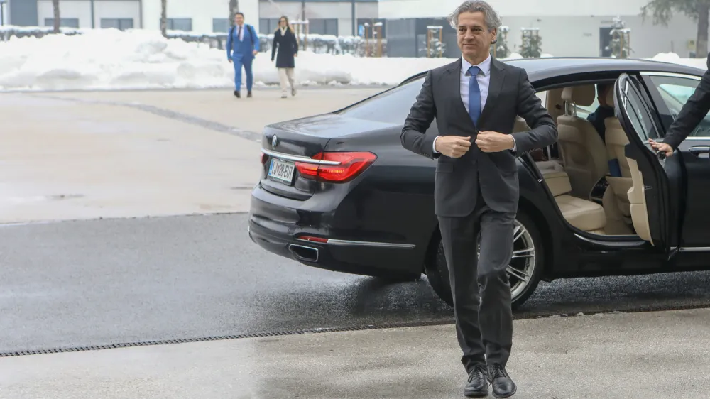 predsednik vlade dr. Robert Golob- 18.01.2023 - Brdo pri Kranju &ndash; 3. Vrh koalicije 2023 - srečanje koalicijskih partnerjev Gibanje Svoboda, SD in Levica - posvet poslancev strank vladne koalicije ter ministrske ekipe o aktualnih političnih zadevah: reformnih projektov na področju zdravstva, davkov, pokojnin, &scaron;olstva, reforme plačnega sistema v javnem sektorju in stanovanjske politike&nbsp;//FOTO: Luka Cjuha