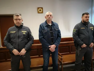 Branko Krklec je na včeraj&scaron;nji obravnavi sodnemu izvr&scaron;itelju Milanu Klementu izrekel sožalje. Ubil je njegovo&nbsp;sestro in sina.