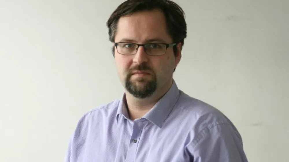 Ale&scaron; Gaube, komentator - notranja <br><br><br><br>- Dnevnik 2016 - portreti za komentarje in kolumne - komentatorji - novinarji - novinar - <br><br><br><br><br><br>//FOTO: TomaĹž Skale