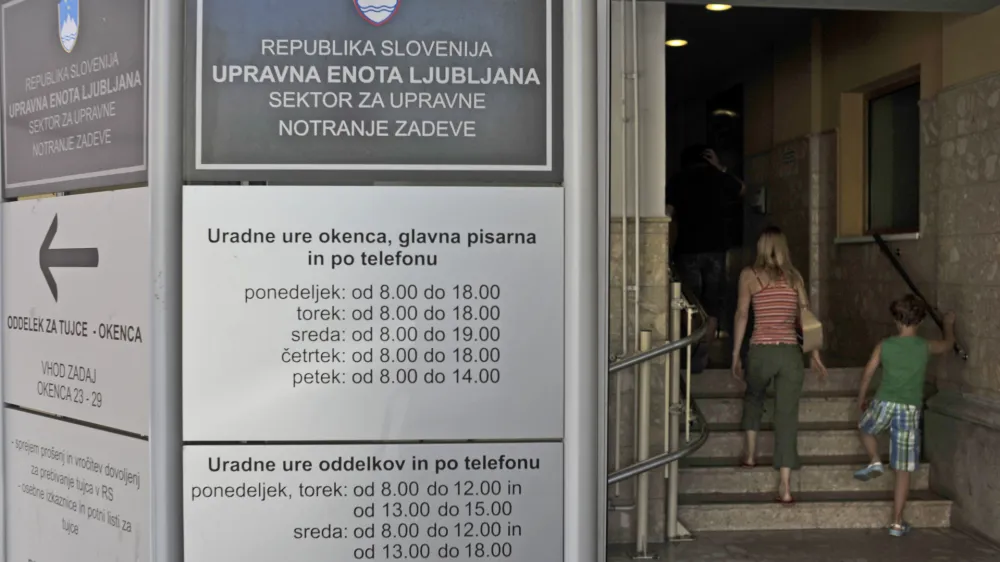 - Upravna enota Ljubljana -Tobačna ulica 5 - javna uprava  //FOTO: Tomaž Zajel&scaron;nik