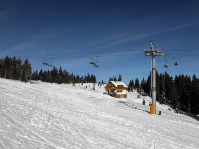 - 20.01.2021 - Smuči&scaron;če Kope - smučarsko sredi&scaron;če v Razborci je najvi&scaron;ji zahodni del Pohorja, ki leži nad mestom Slovenj Gradec in je osrednji smučarski center na Koro&scaron;kem.  //FOTO: .