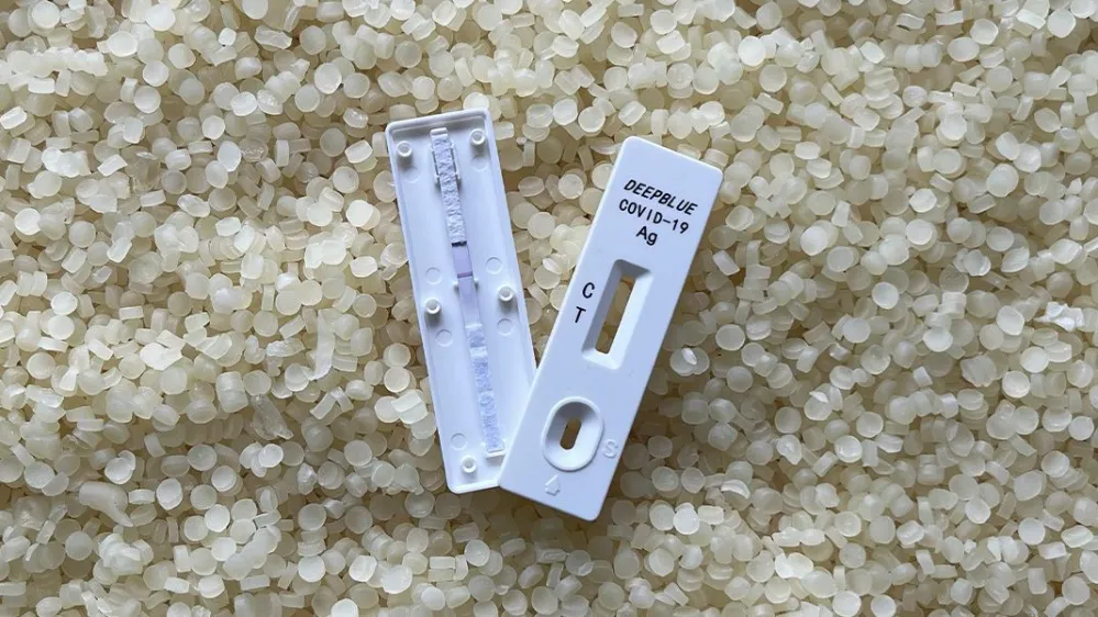 V začetni fazi projekta bodo hitre teste zbirali in jih ustrezno sterilizirali. Nato jih bodo zmleli in s postopki separacije ločili membrane z nanozlatom od plastičnih ohi&scaron;ij. (Foto: Skaza)