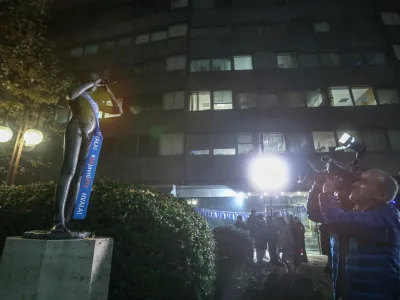 Na RTV Slovenija bo v torek delo potekalo brez prekinitve, saj je vr&scaron;ilec dolžnosti generalnega direktorja stavkajočim ponudil stavkovni sporazum.