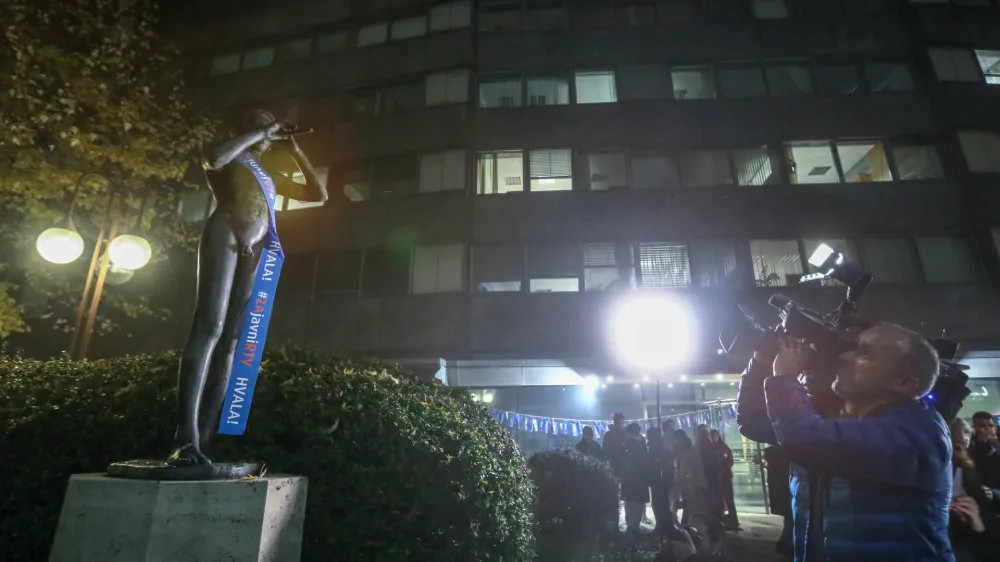 Na RTV Slovenija bo v torek delo potekalo brez prekinitve, saj je vr&scaron;ilec dolžnosti generalnega direktorja stavkajočim ponudil stavkovni sporazum.