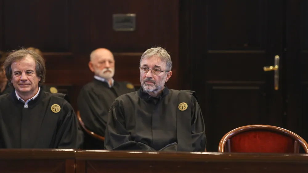 desno vrhovni sodnik dr. Miodrag Đorđević, vrhovni sodnik svetnik, podpredsednik sodi&scaron;ča<br><br><br>- 12.02.2020 &ndash; Vrhovno sodi&scaron;če RS - Otvoritev sodnega leta 2020 - predstavitev rezultatov dela sodi&scaron;č v lanskem letu ter stanja na družinskem področju po začetku uporabe družinskega zakonika; //FOTO: Luka Cjuha.