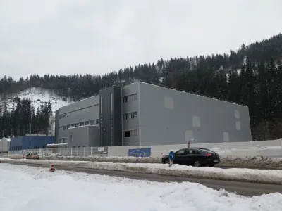 Mezica, prostori muzejskega rudnika Podzemlje Pece.<br>Predstavitev projekta Digitalna preobrazba podjetja TAB (DIGITAB) in konzorcijskih partnerjev, ki sodelujejo pri projektu.<br>Nova hala na Prevaljah, kjer se bo februarja zacela proizvodnja litij-ionskih baterij.