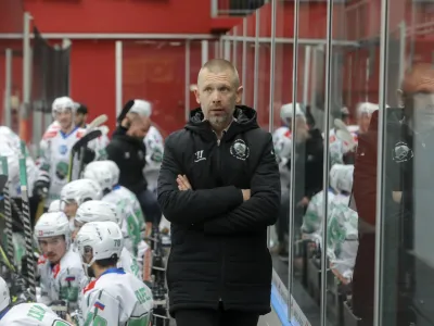 trener hokejistov Olimpije Mitja &Scaron;ivichokejist Olimpije - zmagovalci pokala Slovenije - 28.09.2022 &ndash; hokej - Sij Acroni Jesenice: SŽ Olimpija - pokal Slovenije, finale //FOTO: Jaka Gasar
