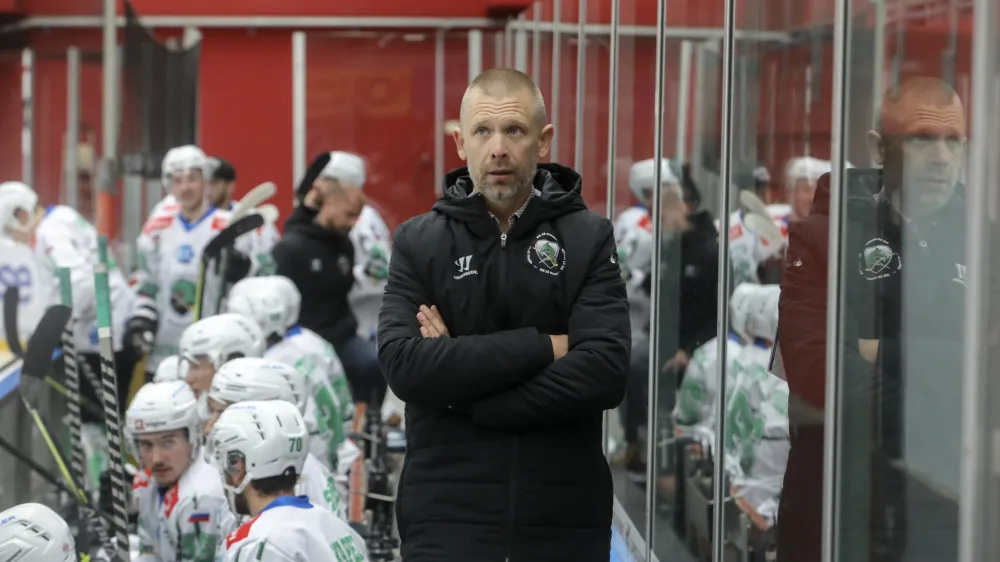 trener hokejistov Olimpije Mitja &Scaron;ivichokejist Olimpije - zmagovalci pokala Slovenije - 28.09.2022 &ndash; hokej - Sij Acroni Jesenice: SŽ Olimpija - pokal Slovenije, finale //FOTO: Jaka Gasar