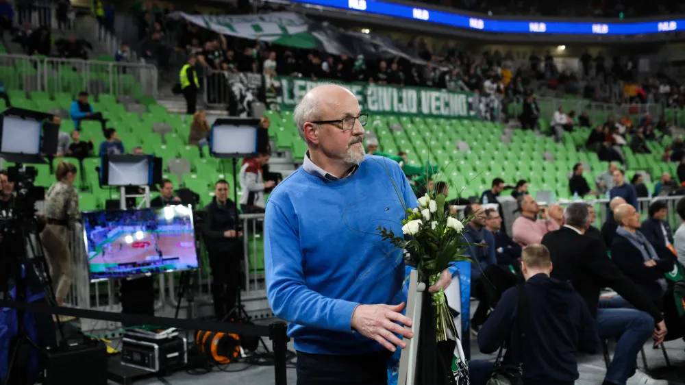 legendarni ko&scaron;arkar Du&scaron;an Hauptman,- 29.01.2023 - Ko&scaron;arkarski klub Cedevita Olimpija počastil kariero legendarnega ko&scaron;arkarja Du&scaron;ana Hauptmana in upokojil dres nekdanjega kapetana zmajev s &scaron;tevilko 10, //FOTO: Bojan Velikonja