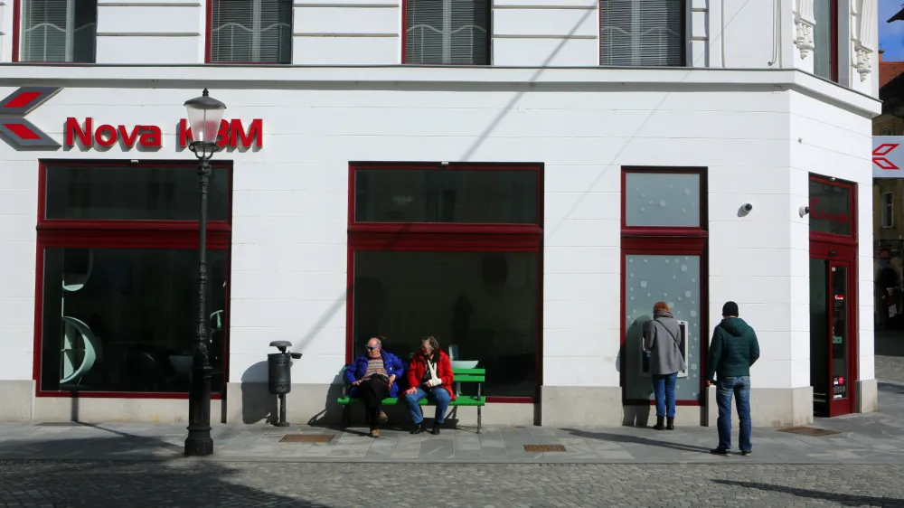 Veliko je ugibanj o tem, kako se bo imenovala banka, ki bo nastala s fuzijo Nove KBM in SKB banke. Po vsej verjetnosti se bo preimenovala v OTP. Foto: Bojan Velikonja&nbsp;