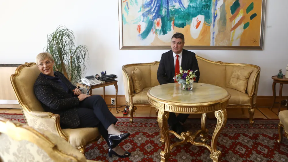 Slovenska predsednica in hrva&scaron;ki predsednik sta se med njenim delovnim obiskom v Zagrebu na pogovorih zadržala nekoliko dlje od predvidenega časa. Foto: Luka Cjuha