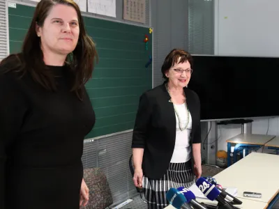 Vodja občinskega oddelka za pred&scaron;olsko vzgojo in izobraževanje Marija Fabčič (levo) in ravnateljica O&Scaron; Savsko naselje Verica &Scaron;enica Pavletič upata, da se bodo vsi nekaj naučili iz neljubega dogodka. *