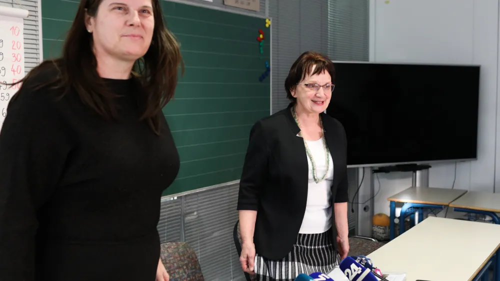 Vodja občinskega oddelka za pred&scaron;olsko vzgojo in izobraževanje Marija Fabčič (levo) in ravnateljica O&Scaron; Savsko naselje Verica &Scaron;enica Pavletič upata, da se bodo vsi nekaj naučili iz neljubega dogodka. *