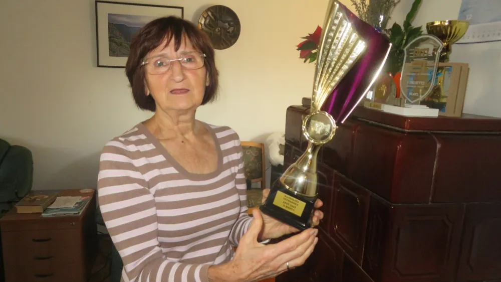 V svoji zbirki ima več kot 100 pokalov, medalje pa je že nehala &scaron;teti.&nbsp;