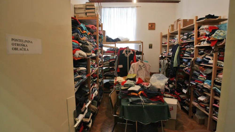 &Scaron;kofijska karitas Koper - skladi&scaron;če Ajdov&scaron;čina - otro&scaron;ka oblačila //FOTO: Tomaž Skale
