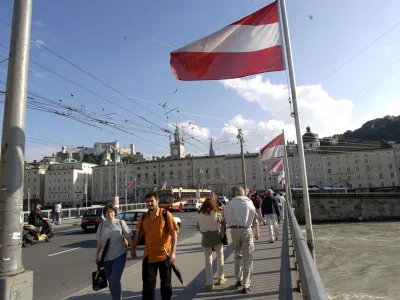 Salzburg, most Avstrijska zastava