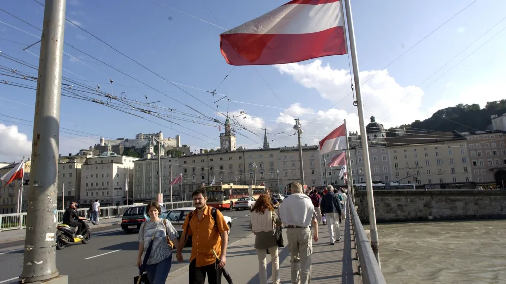 Salzburg, most Avstrijska zastava