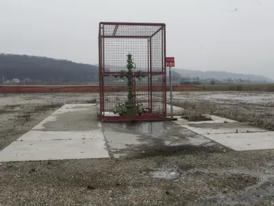 - naftno-plinsko polje Peti&scaron;ovci pri Lendavi - vrtine  - 27.01.2015 Pomurje - britanska družba za raziskovanje nafte in plina, Ascent Resources, ki v okolici Lendave že več let raziskuje nahajali&scaron;ča plina,  ///FOTO: Luka Cjuha.