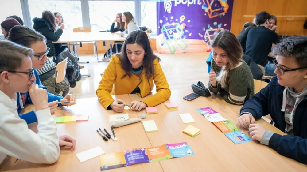 Popri že dvajset let mladim omogoča razvoj lastnih idej in prvo izku&scaron;njo s podjetni&scaron;tvom. F Primorski tehnolo&scaron;ki park