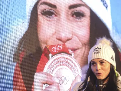 dobitnica bronaste olimpijske medalje deskarka Gloria Kotnik - 12.02.2022 &ndash; Krajnska Gora - Olimpijski komite Slovenije (OKS) - sprejem za slovenske olimpijce in olimpijke zimskih olimpijskih iger ZOI Peking 2022 //FOTO: Jaka Gasar