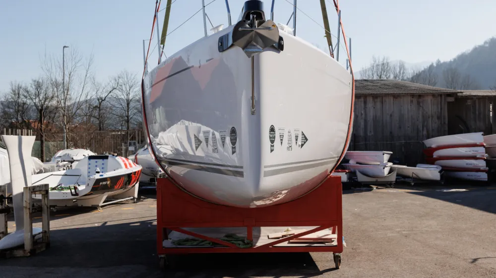 Preserje, Podpec.<br>Novinarska konferenca podjetja Seascape s predstavitvijo podjetja in ogledom proizvodnje jadrnice Beneteau first 36 ob prejemu najprestiznejsih navticnih nagrad.