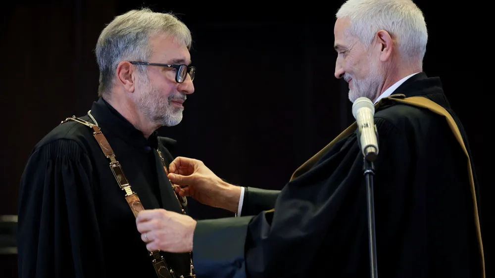 Ob torkovi&nbsp;otvoritvi sodnega leta je Damijan Florjančič (desno) predal vodenje vrhovnega sodi&scaron;ča Miodragu Đorđeviću. F STA