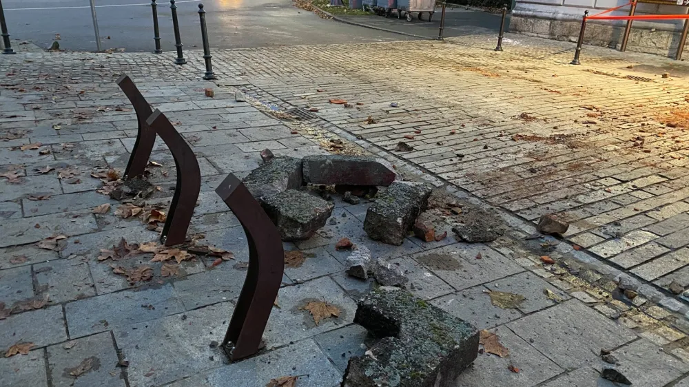 Hrvaska, Sisak.<br>Hrvasko je danes okoli 6.30 prizadel potres z magnitudo 5,2. Zarisce potresa je bilo 12 kilometrov jugozahodno od Siska, po prvih podatkih so ga cutili prebivalci celotne Slovenije.