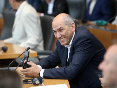 predsednik in poslanec SDS Janez Jan&scaron;a<br><br><br>- 08.07.2022 &ndash; Državni zbor RS - prireditev DZ v znak podpore ukrajinskemu narodu v boju za svojo domovino in izkaz prijateljstva ukrajinski državi <br><br>//FOTO: Tomaž Skale<br>