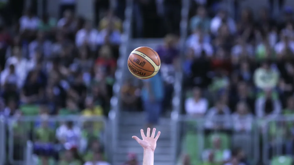 - simbolična fotografija - - ko&scaron;arka - Slovenija: Litva, Telemachov turnir, 2. krog: - slovenska ko&scaron;arkarska reprezentanca na zadnjem domačim testom pred svetovnim prvenstvom v &Scaron;paniji.   //FOTO: Jaka Gasar