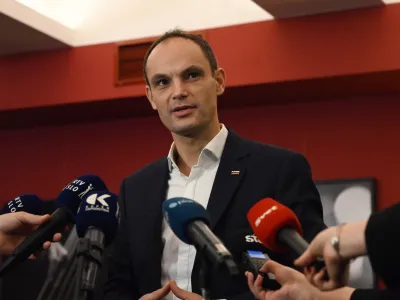 dr. Anže Logar, kandidat za predsednika republike - Volilni &scaron;tab predsedni&scaron;kega kandidata Anžeta Logarja - 13.11.2022 &ndash; Predsedni&scaron;ke volitve 2022 &ndash; 2. krog - sedme volitve za petega predsednika republike v samostojni Sloveniji &ndash; volilci v drugem krogu odločali med kandidatoma Anžetom Logarjem in Nata&scaron;o Pirc Musar, //FOTO: Nik Erik Neubauer