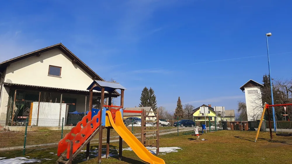 Vrtec Medvode, ki deluje na sedmih lokacijah in v katerega so vključeni 703 otroci, bo z aprilom dražji.