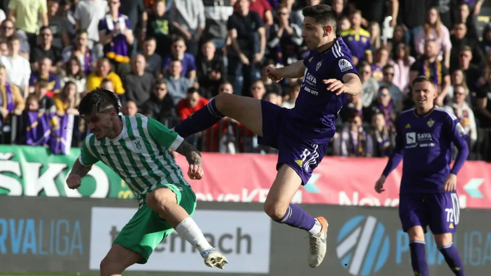 Nogometa&scaron;i Maribora so zmagali &scaron;e sedmič zapored, bili so bolj&scaron;i tudi od prvouvr&scaron;čene Olimpije.