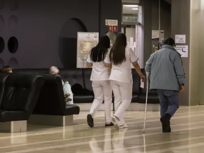 25.01.2023 - UKC Ljubljana - simbolična fotografija - zdravsrvo - medicinske sestre in pacienti<br><br><br>FOTO: Luka Cjuha