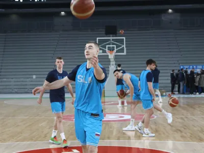 - 20.02.2023 &ndash; mo&scaron;ka ko&scaron;arkarska reprezentanca pred nadaljevanjem kvalifikacij za svetovno prvenstvo SP 2023 - //FOTO: Luka Cjuha