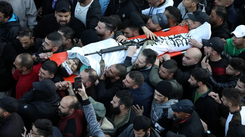 22 February 2023, Palestinian Territories, Nablus: People carry bodies of Palestinians, killed amid an Israeli raid in the west bank city of Nablus. Photo: Ayman Nobani/dpa