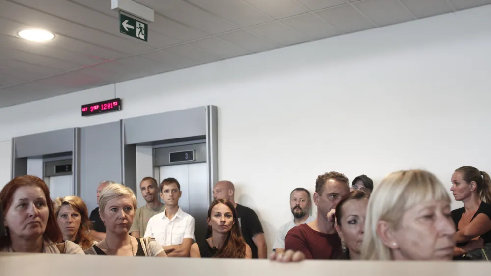 - zaposleni na RTV - - 03.09.2015 - Radiotelevizija Slovenija (RTV) - vodstvo je na novinarski konferenci predstavilo trenutne razmere na Televiziji Slovenija, potem ko je dru&scaron;tvo novinarjev (DNS) opozorilo na &scaron;tevilne domnevno sporne kadrovske in programske spremembe. ///FOTO: Luka Cjuha