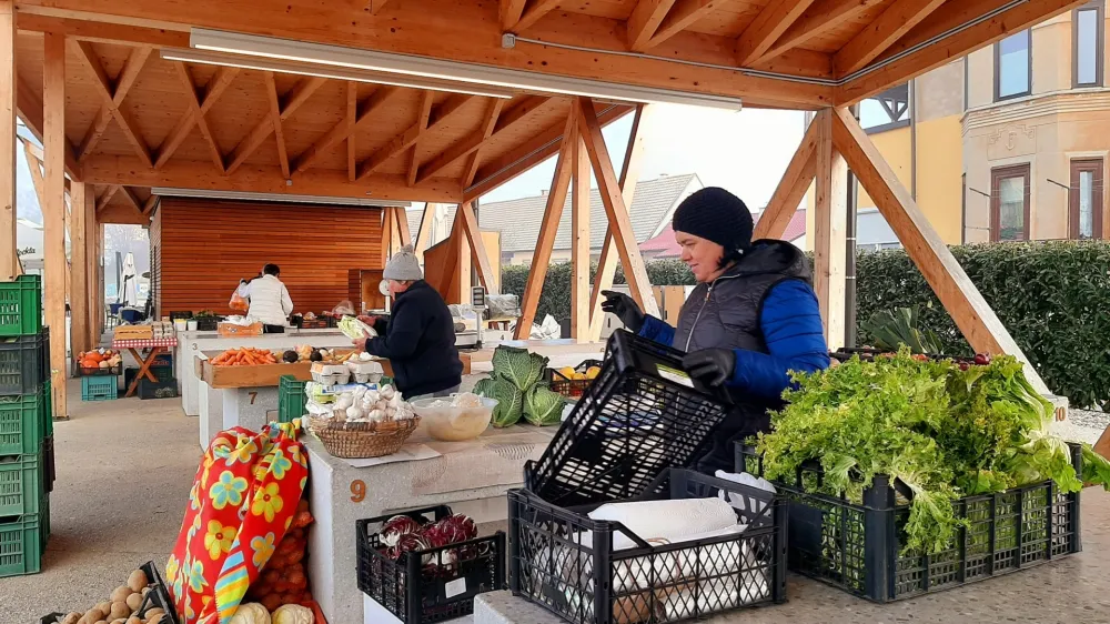 Z dobavo zdrave lokalne hrane v vrtce in &scaron;ole želijo v medvo&scaron;ki občini povečati stopnjo lokalne prehranske samooskrbe in občane spodbujajo k uživanju lokalnih živil.&nbsp;