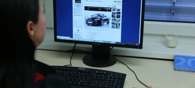 - simbolična fotografija - spletno nakupovanje - nakup preko spleta - internet - računalnik - avtomobilizem - spletna stran avto.net - ///FOTO: Luka Cjuha