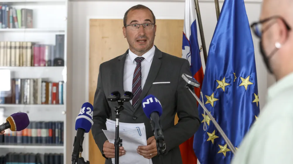 Aktualni generalni državni tožilec Drago &Scaron;keta je pričakovano prepričal tudi državnotožilski svet, ki ga bo predlagal državnemu zboru v izvolitev za &scaron;e en mandat.&nbsp;