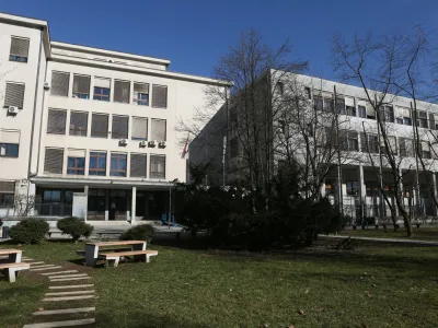 13.02.2019 - Gimnazija Bežigrad, Peričeva ulica 4 v Ljubljani &ndash; stavba //FOTO: Luka Cjuha.