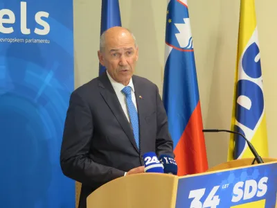 Maribor.<br>Slavnostna akademija ob 34. obletnici ustanovitve stranke SDS.<br>Predsednik stranke SDS Janez Jansa.