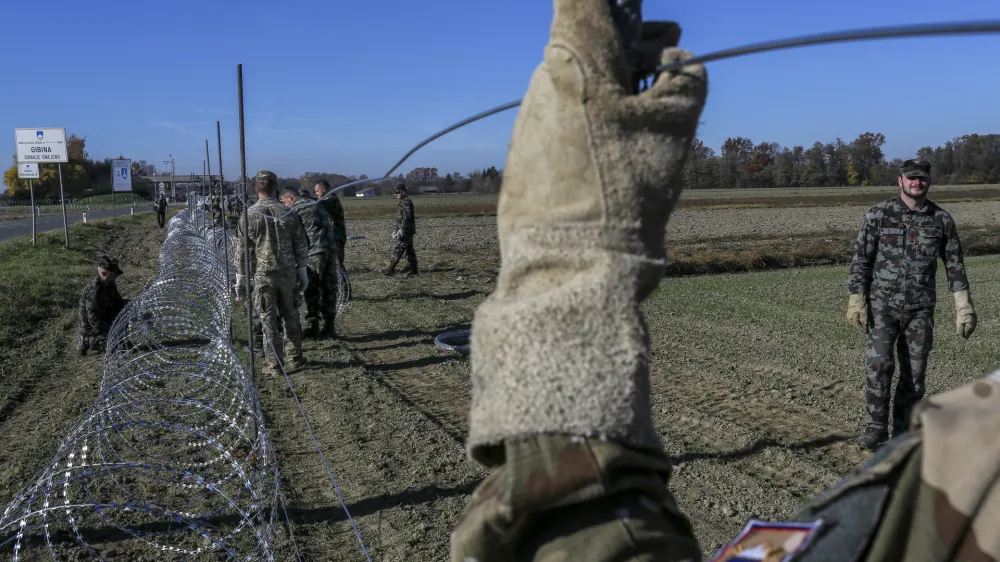 Od podjetja Mensel so na Dkom zahtevali, naj dokaže, da imajo na zalogi &raquo;85 stebrov, 85 svedrov, 80 panelov, določeno količino napenjalne žice (končertine)&nbsp;..., vse od proizvajalca Legi&laquo;, je razvidno iz dokumentacije, ki smo jo analizirali na Dnevniku.