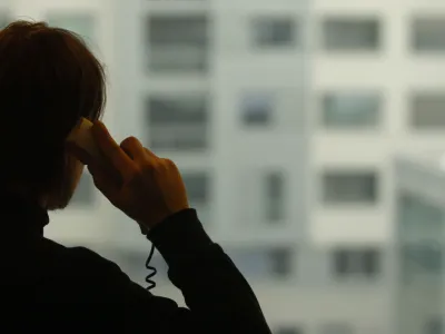 iklustracija - telefoniranje - prislu&scaron;kovanje,<br>, // FOTO: Luka Cjuha<br><br>OPOMBA: ZA OBJAVO V ČASOPISU DNEVNIK