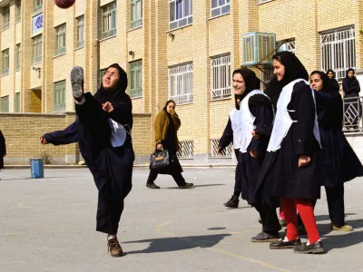 muslimanska dekleta, muslimanke brcanje žoge